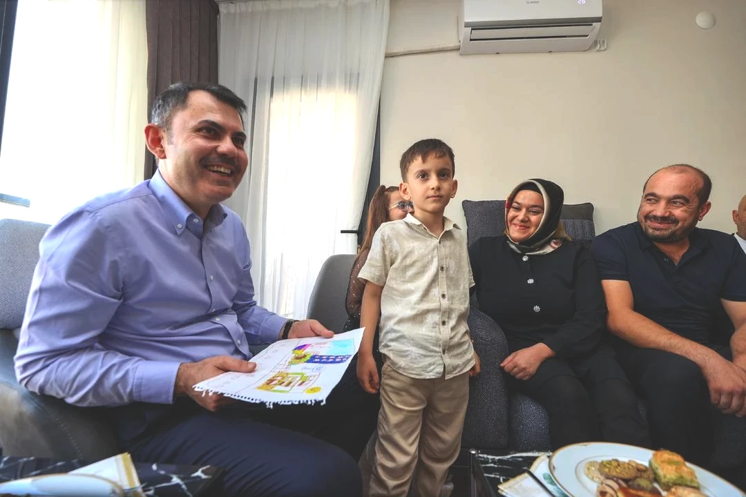 Bakan Kurum’un yanına gelip gözyaşlarıyla teşekkür etti!  Anahtarımı aldım  3